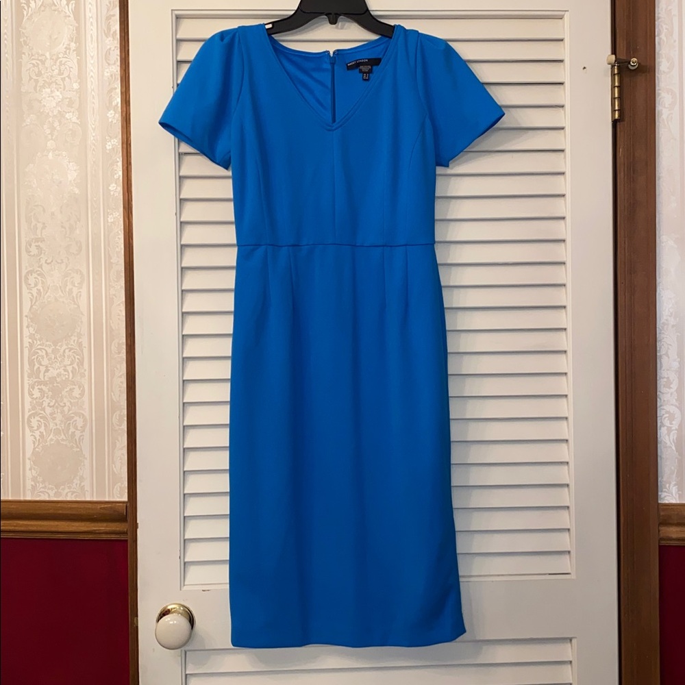 Maggy London Blue short sleeve Stretch  v-neck sheath Dress 0